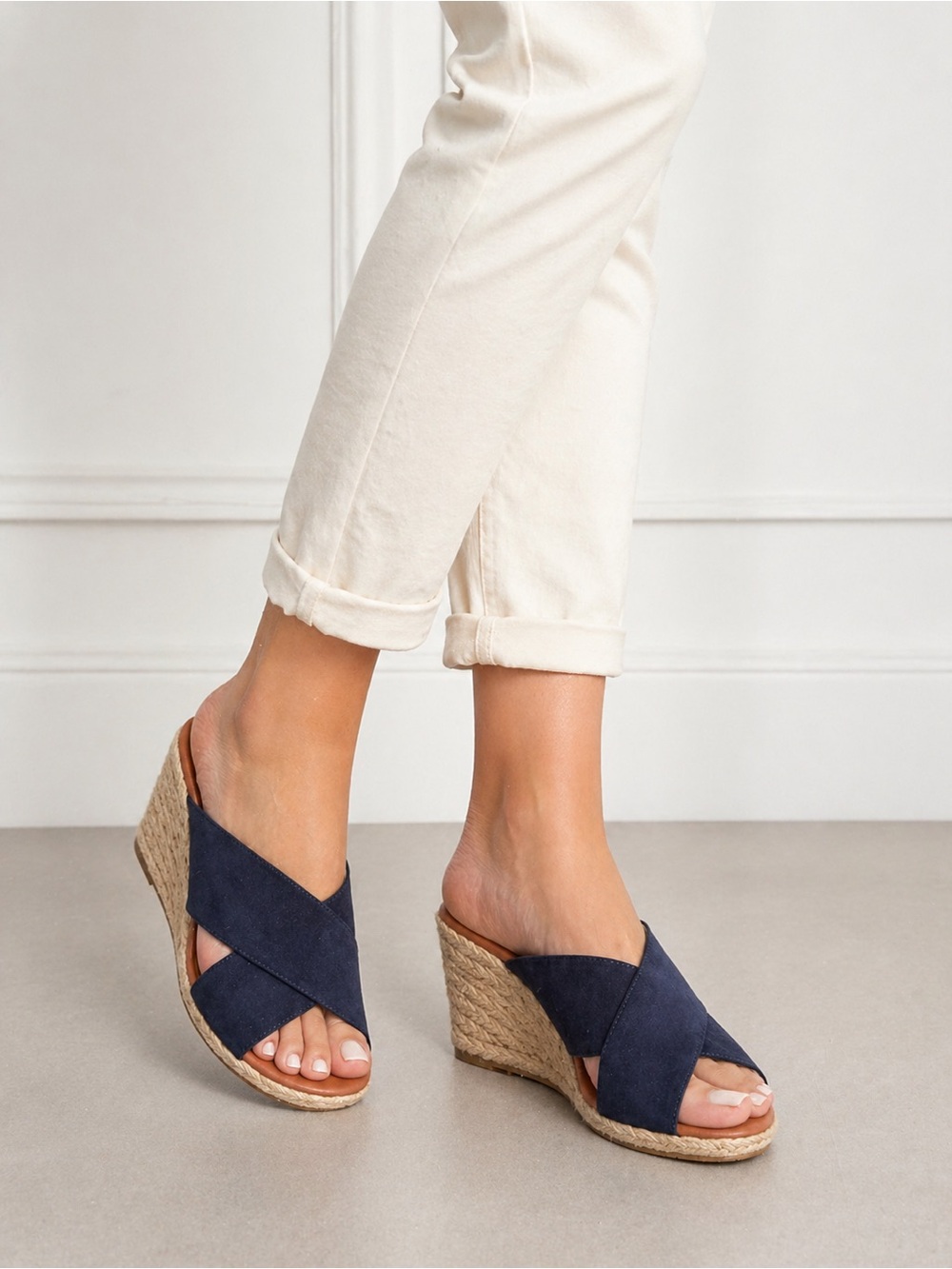 TOMMY BAHAMA Stacey Wedge Espadrille Sandal in Navy Blue Women's Size 9.5
